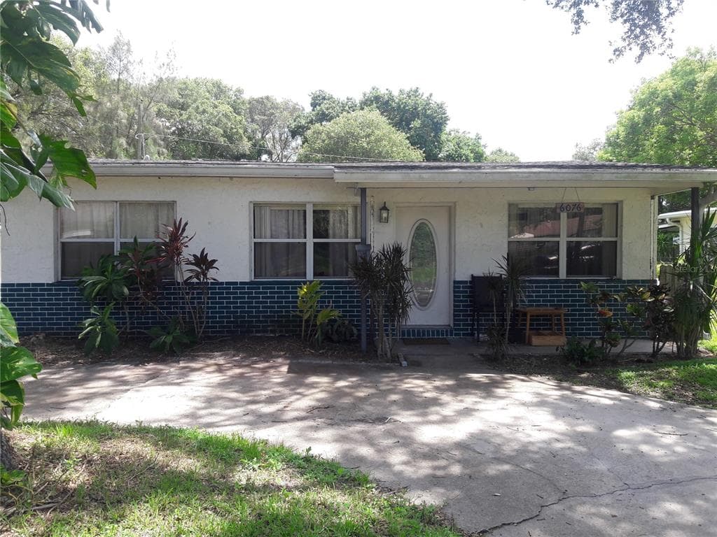 6076 71ST AVENUE N PINELLAS PARK, FL 33781