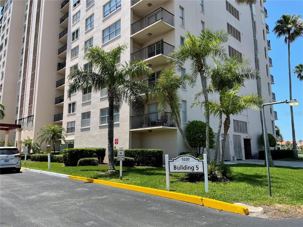 5220 BRITTANY DRIVE S UNIT 1104 ST PETERSBURG, FL 33715