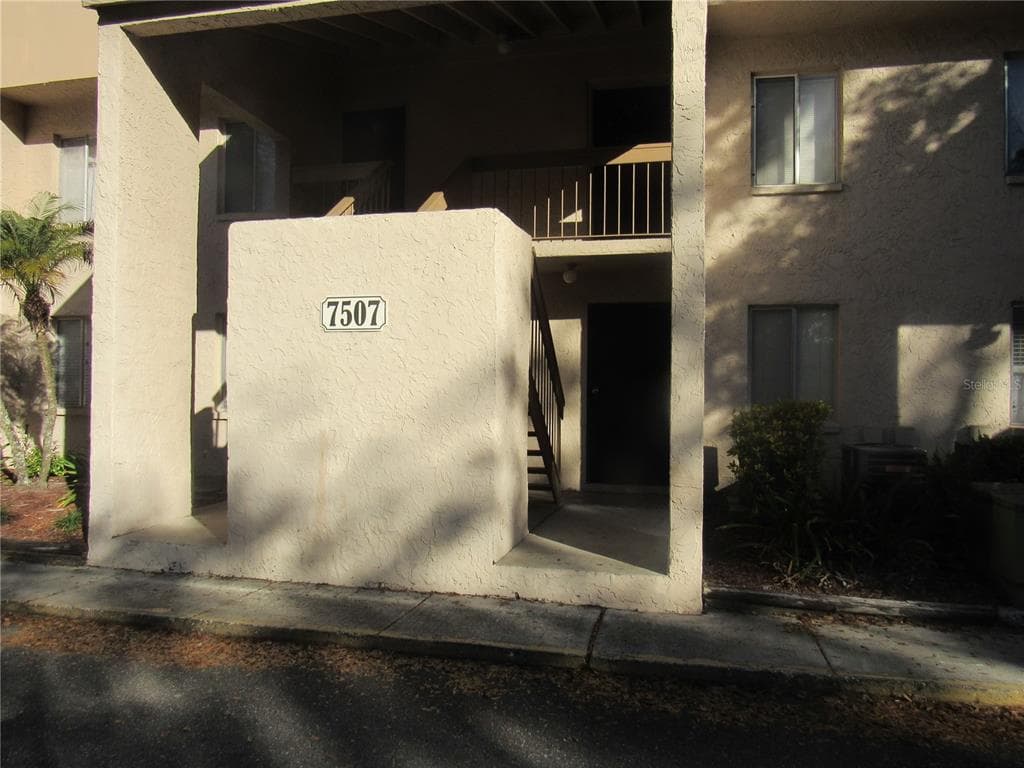 7507 PITCH PINE CIRCLE UNIT 120 TAMPA, FL 33617