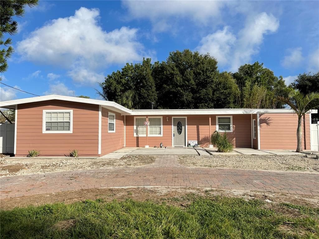 240 SUNWAY AVENUE SARASOTA, FL 34237