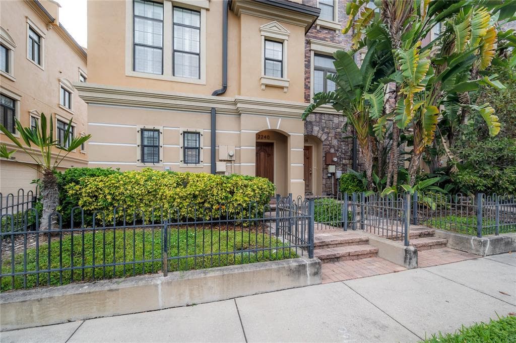 2240 SOHO BAY COURT TAMPA, FL 33606