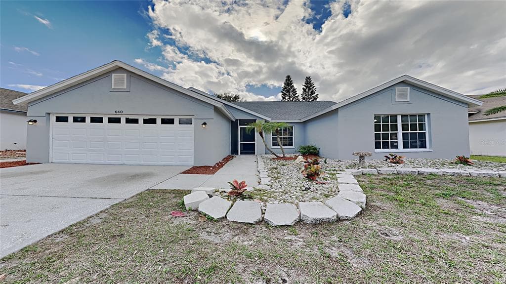 640 BAYSIDE DRIVE TARPON SPRINGS, FL 34689