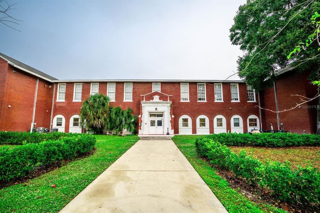1090 10TH STREET N ST PETERSBURG, FL 33705
