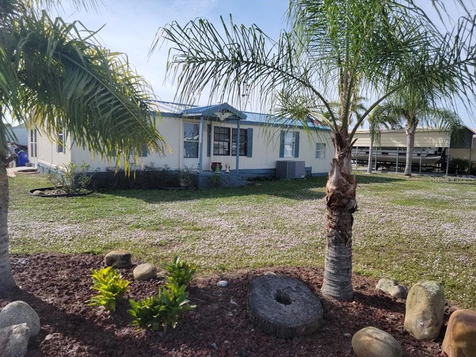 1490 LAKE DRIVE UNIT BHR OKEECHOBEE, FL 34974