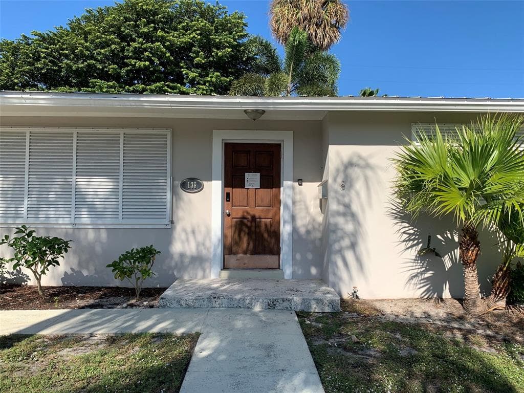 139 GREGORY PLACE WEST PALM BEACH, FL 33405
