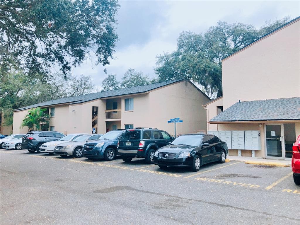 5501 LOB LOLLY COURT UNIT D TAMPA, FL 33617