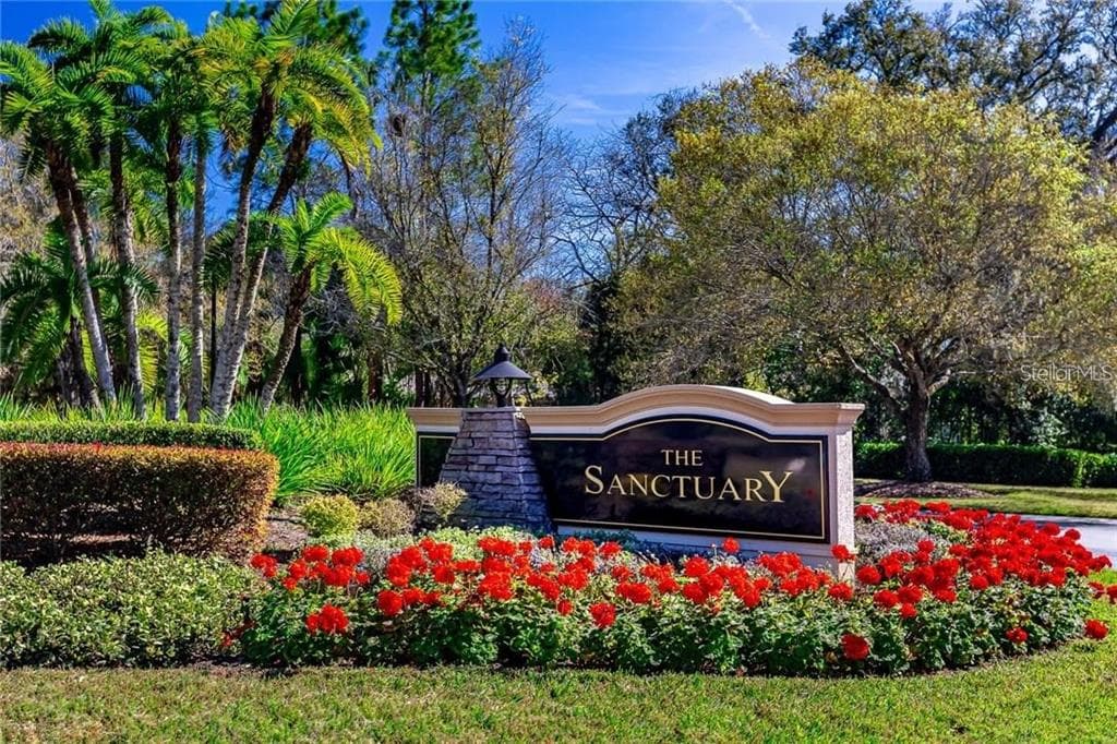 2516 WILDLIFE RUN LUTZ, FL 33559