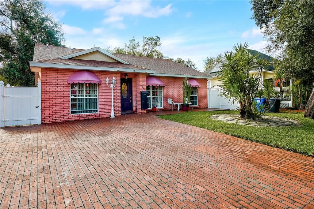 484 11TH AVENUE N ST PETERSBURG, FL 33701