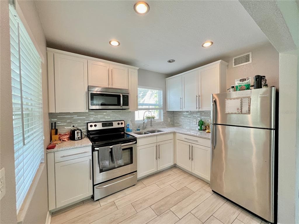 135 19TH AVENUE N ST PETERSBURG, FL 33704
