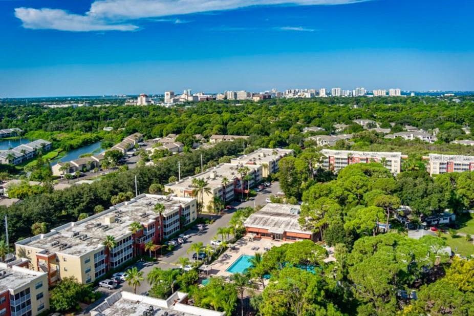 2700 COCONUT BAY LANE UNIT 419 SARASOTA, FL 34237