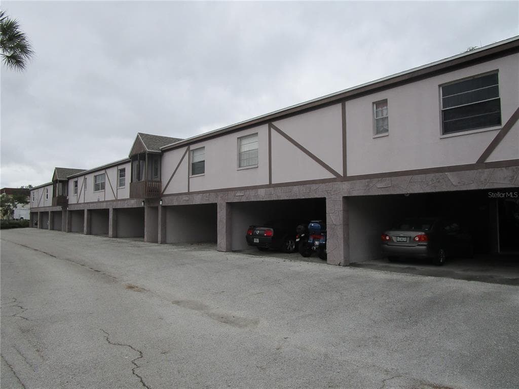 1137 KING ARTHUR COURT UNIT 517 DUNEDIN, FL 34698