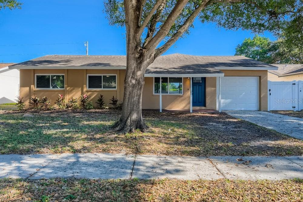 8309 JENNIFER LANE SEMINOLE, FL 33777