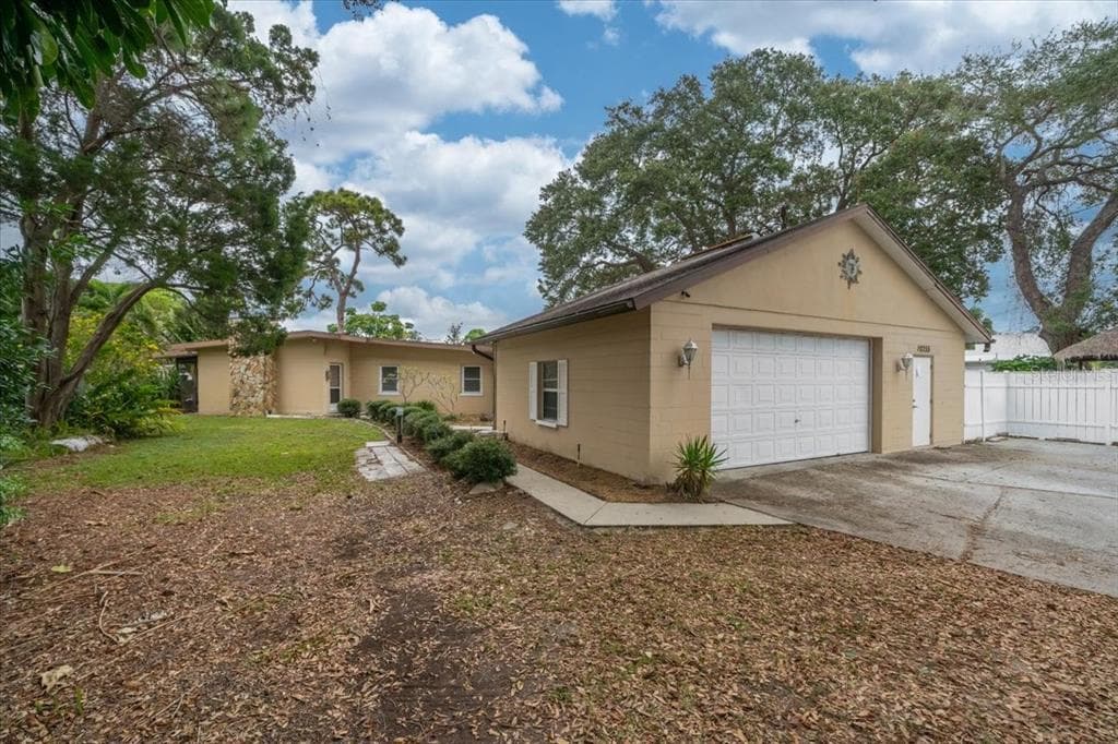 10755 CLARA LANE ST PETERSBURG, FL 33708