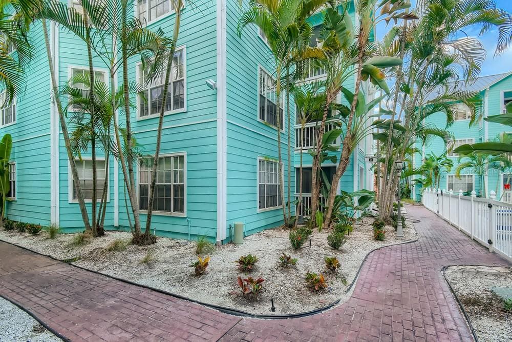 3002 W CLEVELAND STREET UNIT B12 TAMPA, FL 33609