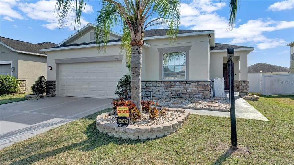 3742 HAMPTON HILLS DRIVE LAKELAND, FL 33810