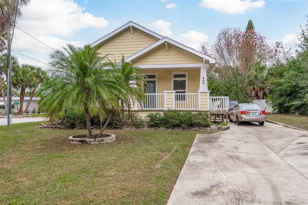 606 RIVER VILLAGE DRIVE TARPON SPRINGS, FL 34689