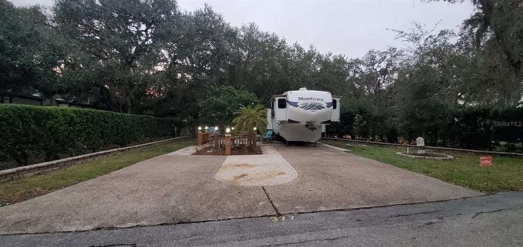 377 BEAR TRAIL LAKE WALES, FL 33898