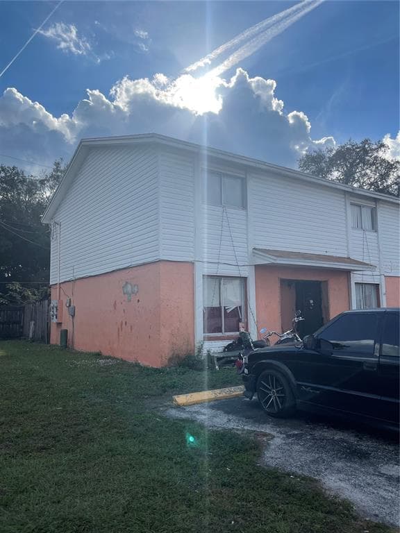 1927 OXNARD COURT TAMPA, FL 33612