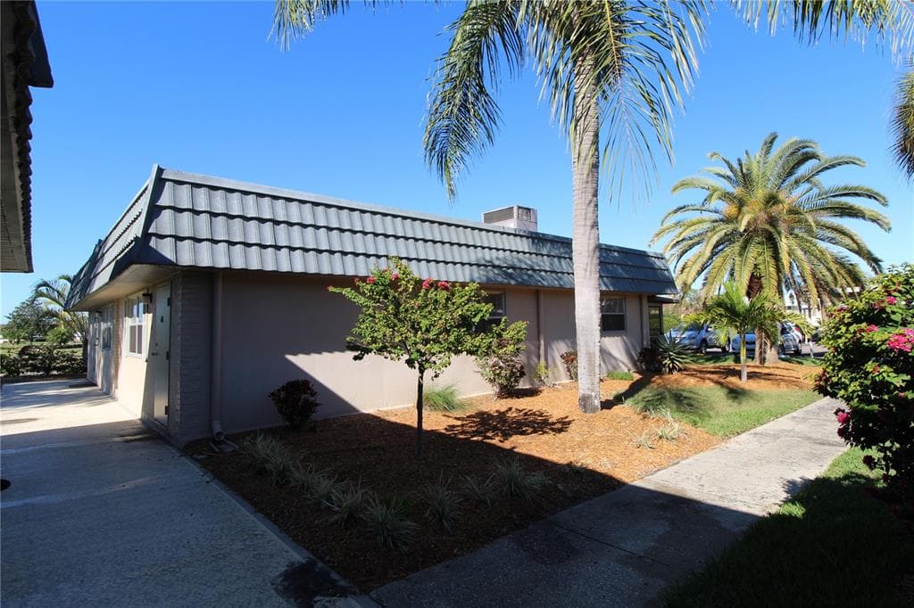 1802 BEDFORD TERRACE UNIT 170 SUN CITY CENTER, FL 33573