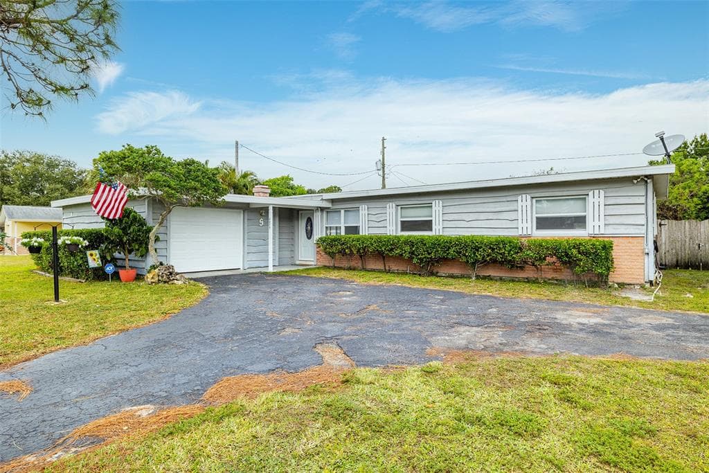 8479 KUMQUAT AVENUE SEMINOLE, FL 33777