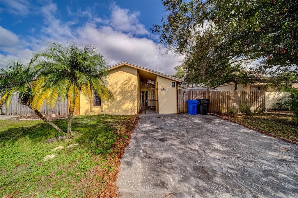 5009 CANDYWOOD COURT TAMPA, FL 33624