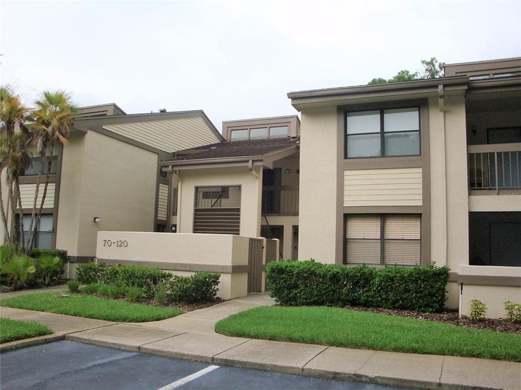 80 WOODLAKE PLACE OLDSMAR, FL 34677