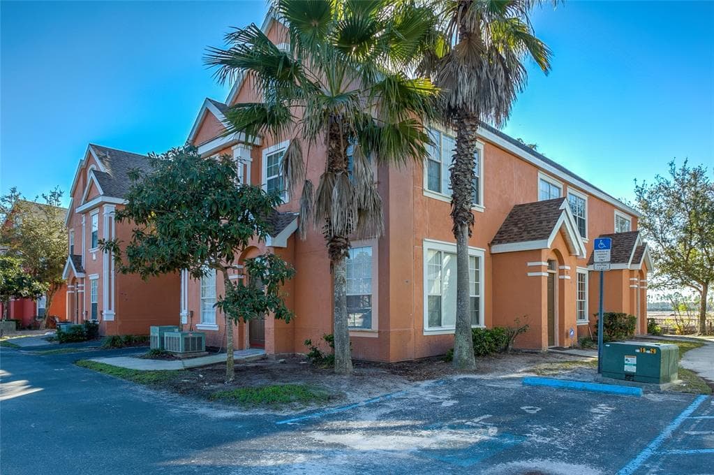 10536 WHITE LAKE COURT TAMPA, FL 33626