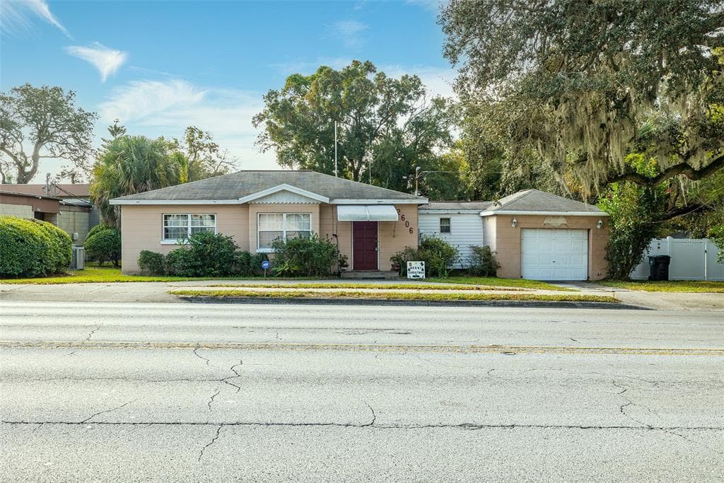 2606 W SLIGH AVENUE