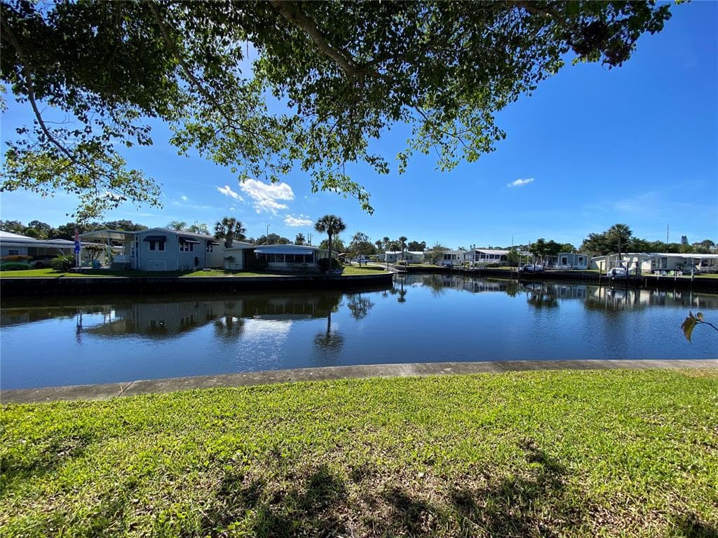 6808 MOUNT QUINCY DRIVE NE UNIT 360 ST PETERSBURG, FL 33702