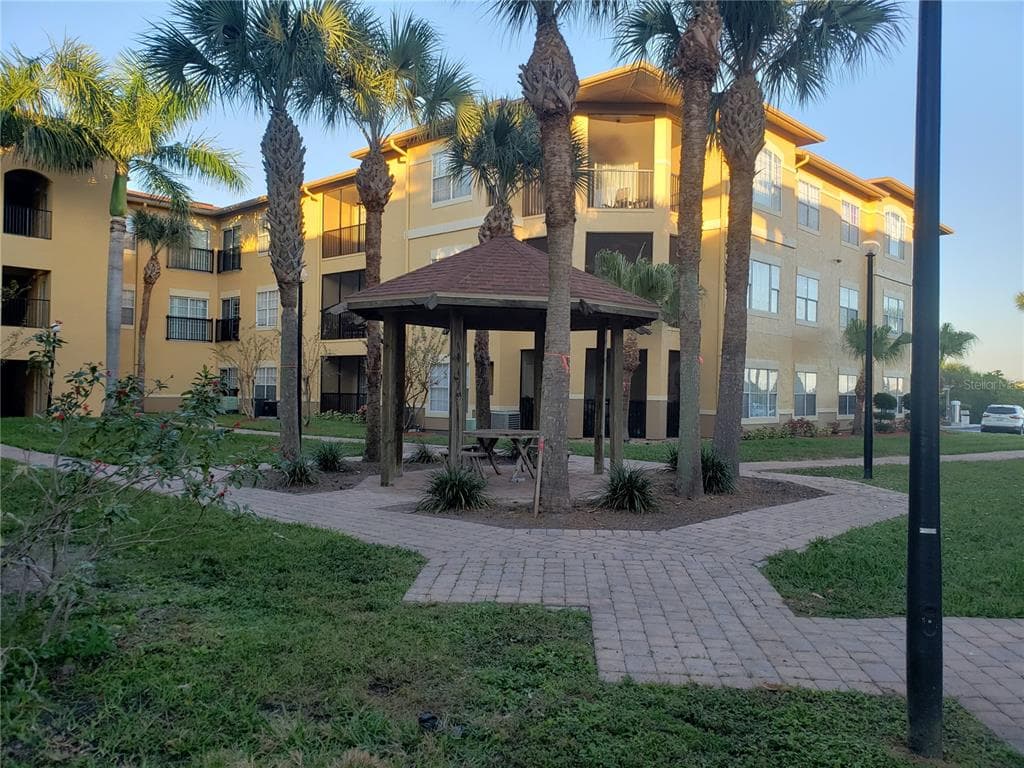 4309 BAYSIDE VILLAGE DR UNIT 205 TAMPA, FL 33615