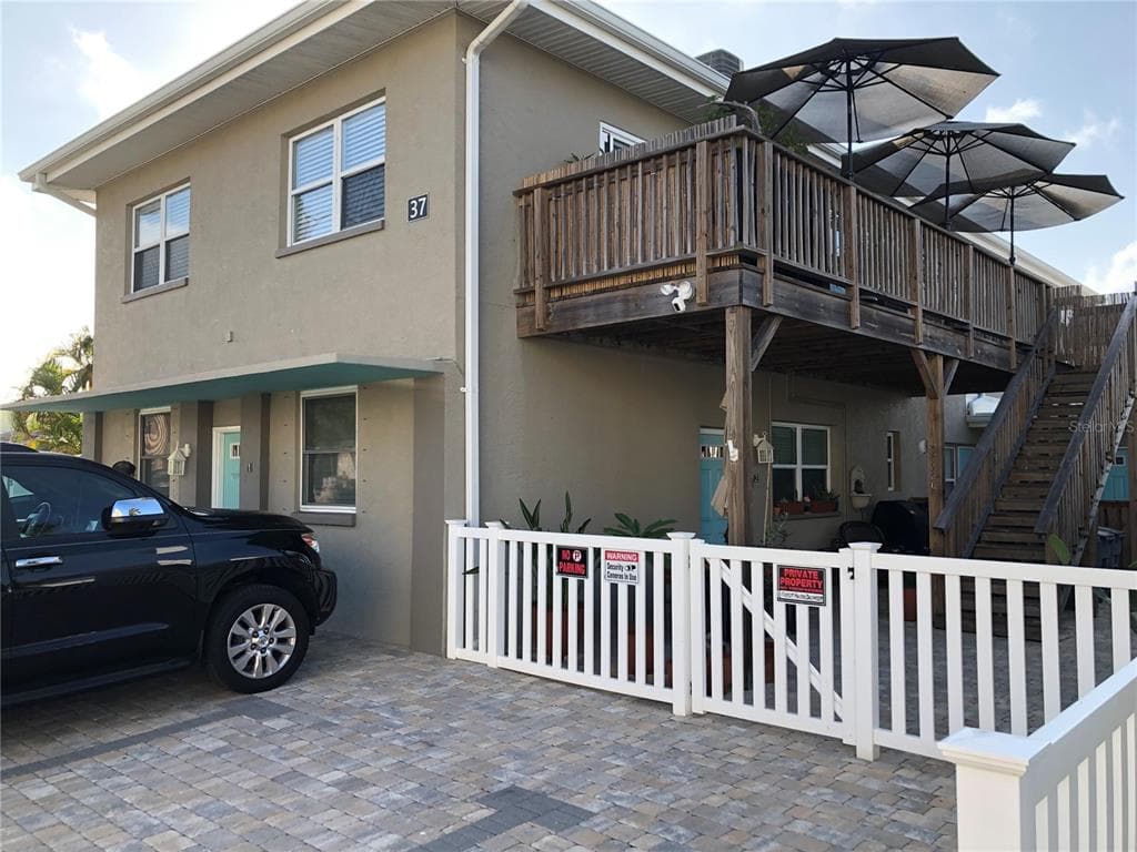 37 144TH AVENUE UNIT 2 MADEIRA BEACH, FL 33708
