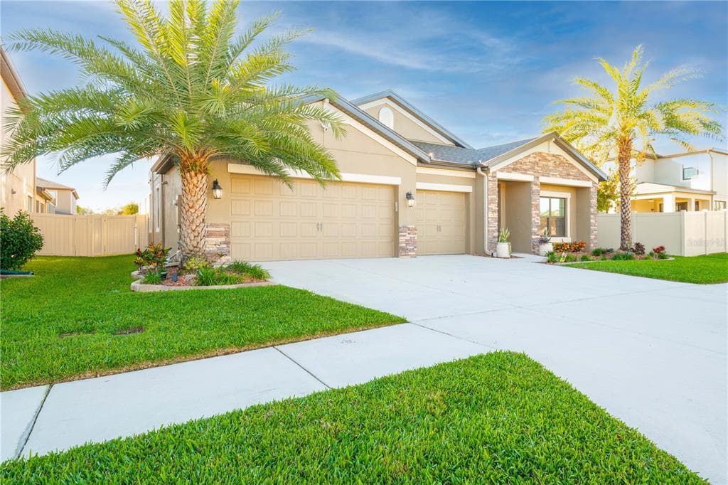 8138 BLUEVINE SKY DRIVE LAND O LAKES, FL 34637
