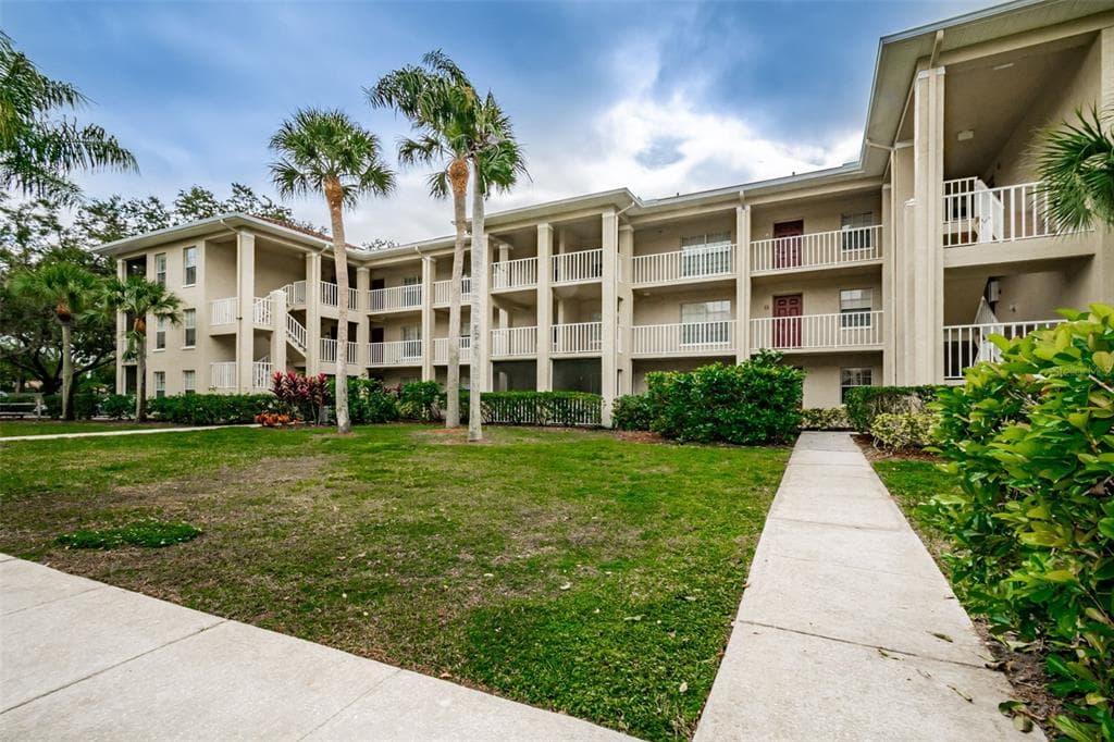 2690 CORAL LANDINGS BOULEVARD UNIT 326 PALM HARBOR, FL 34684