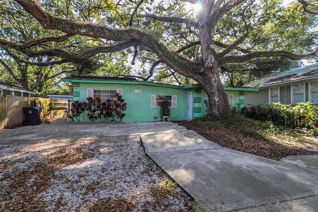 911 E CRENSHAW STREET TAMPA, FL 33604