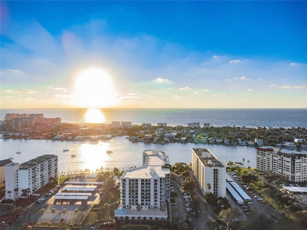670 ISLAND WAY UNIT 602 CLEARWATER, FL 33767