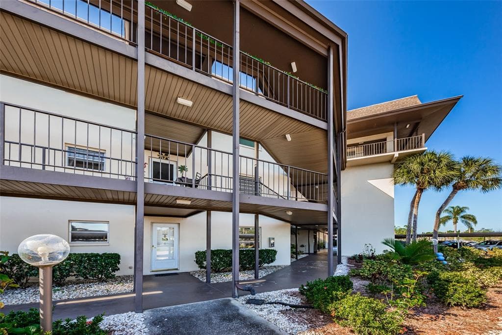 4678 MARINE PARKWAY UNIT 205 NEW PORT RICHEY, FL 34652