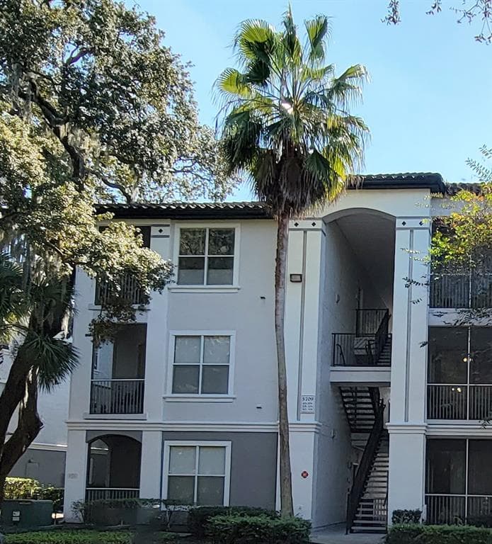 5709 LEGACY CRESCENT PLACE UNIT 204 RIVERVIEW, FL 33578