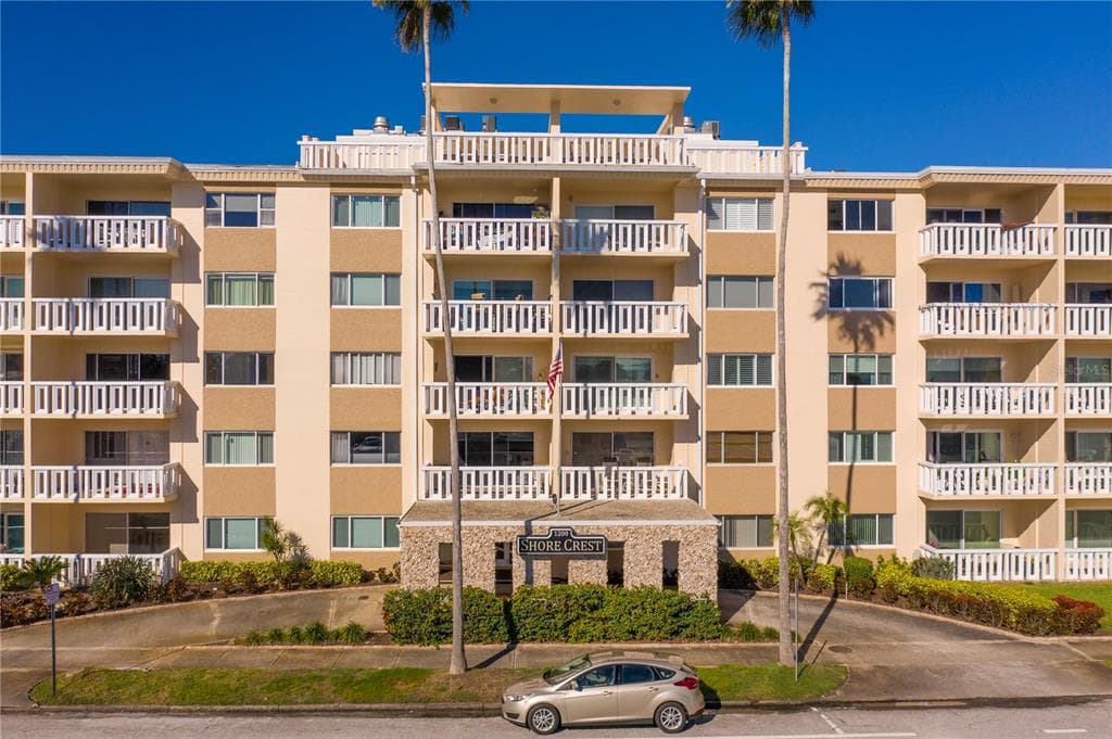 1200 N SHORE DRIVE NE UNIT 402 ST PETERSBURG, FL 33701