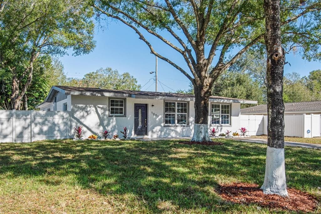 1001 BRIARWOOD AVENUE TAMPA, FL 33613