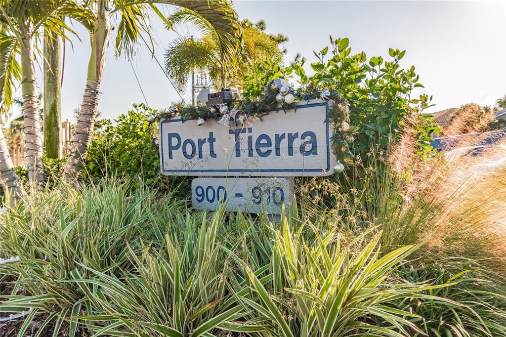 910 PINELLAS BAYWAY S UNIT 206 TIERRA VERDE, FL 33715