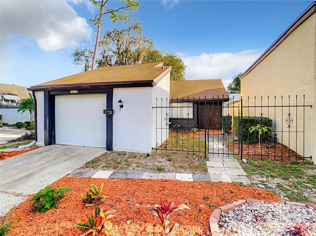 12236 SADDLE STRAP ROW HUDSON, FL 34667