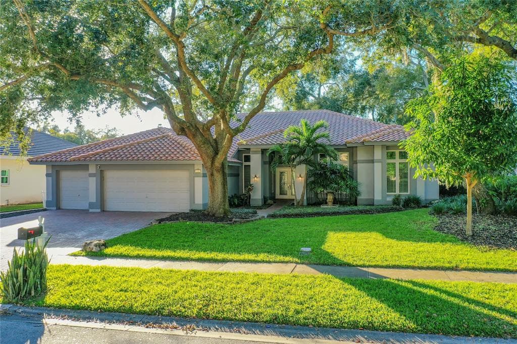 126 OLD OAK CIRCLE PALM HARBOR, FL 34683