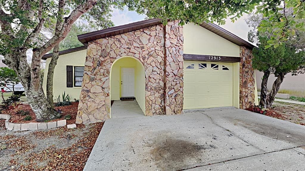 12913 KELLYWOOD CIRCLE HUDSON, FL 34669