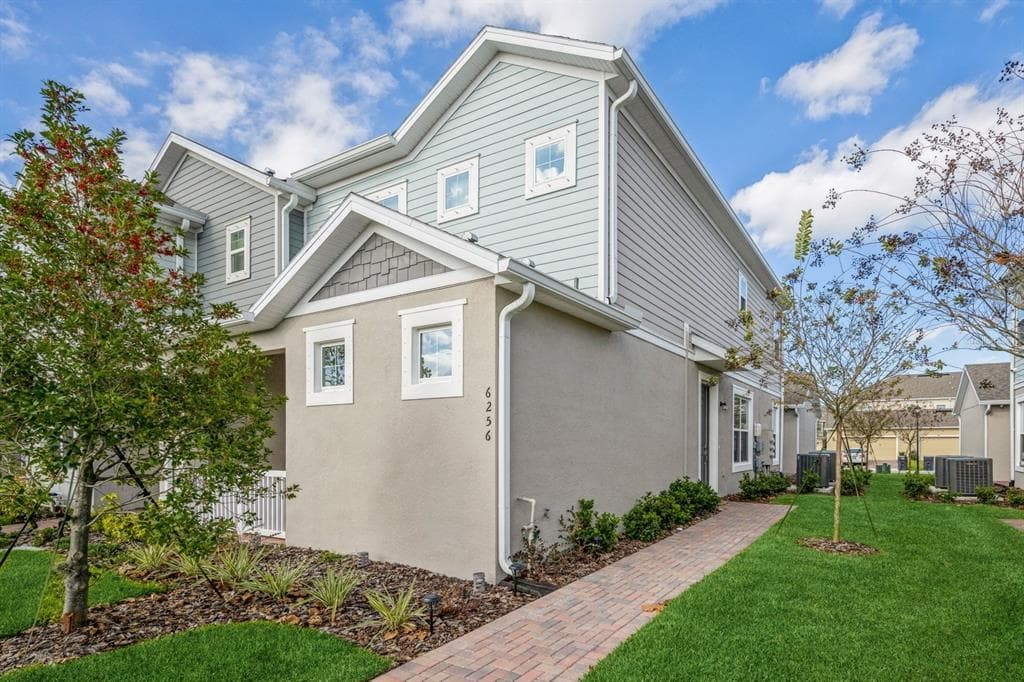 6256 GOLDCOAST AVENUE APOLLO BEACH, FL 33572