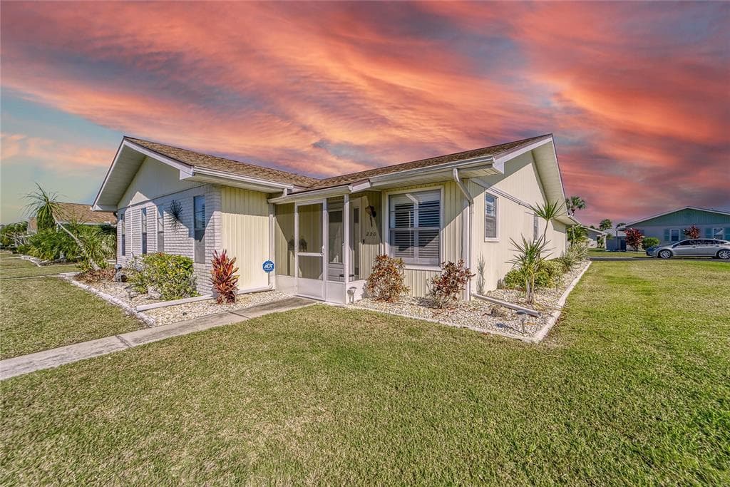 220 S PEBBLE BEACH BOULEVARD UNIT 31 SUN CITY CENTER, FL 33573
