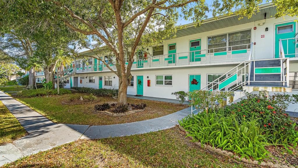 5810 21ST STREET N UNIT 19 ST PETERSBURG, FL 33714