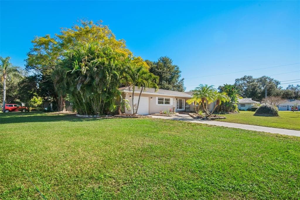 1745 MEREDITH LANE BELLEAIR, FL 33756