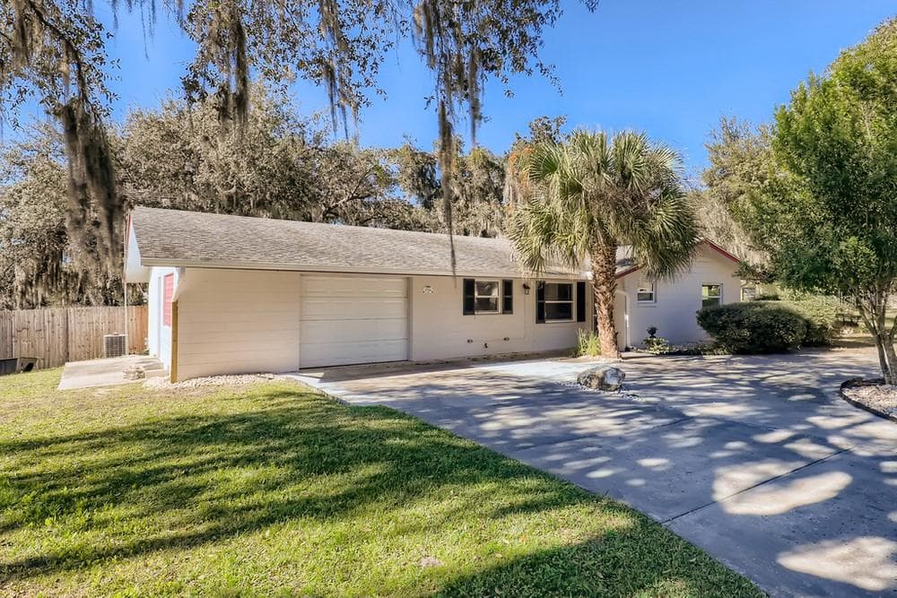 37345 OAK LANE UMATILLA, FL 32784