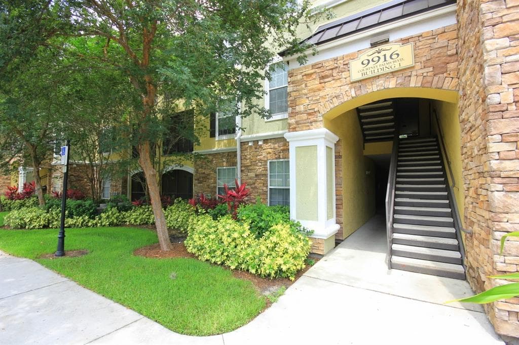 9916 COURTNEY PALMS BOULEVARD UNIT 103 TAMPA, FL 33619