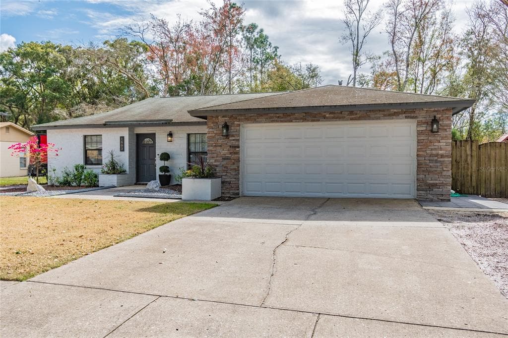 1803 BLIND POND AVENUE LUTZ, FL 33549